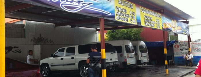 Autolavado Express Mustang is one of Orte, die Alejandro gefallen.