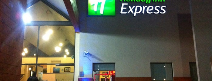 Holiday Inn Express is one of Yadira : понравившиеся места.