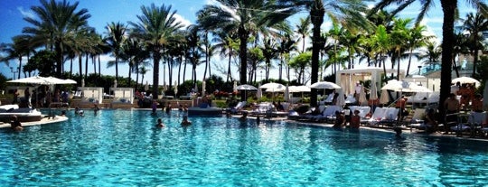 Pool @ Fontainebleau is one of The 11 Best Places with Hot Tubs in Miami Beach.