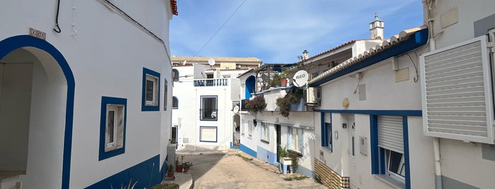 Burgau is one of Guía de Portugal.
