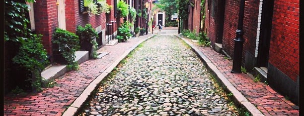Acorn Street is one of Bikabout Boston.