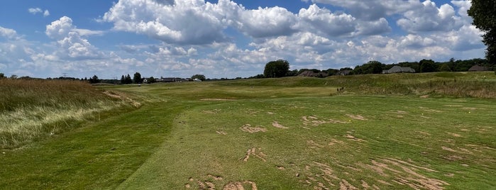 StoneRidge Golf Club is one of Golf Courses.