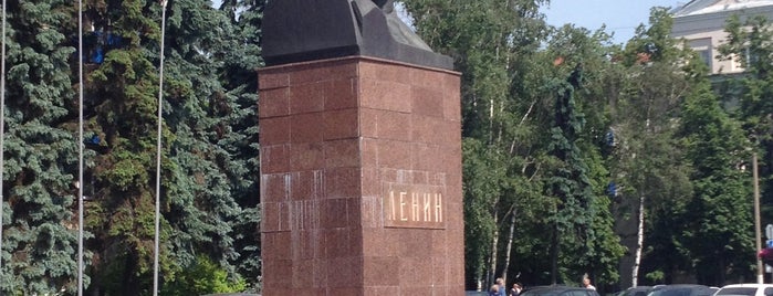 Площадь у памятника Ленину is one of Памятники Ленину.
