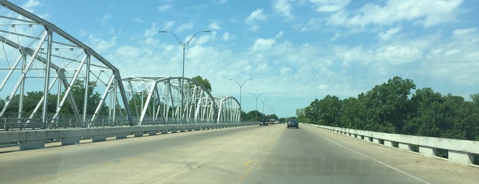 Colorado River Bridge is one of Orte, die Liz gefallen.