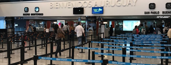 Aeropuerto Internacional de Carrasco (MVD) is one of Karol'un Beğendiği Mekanlar.