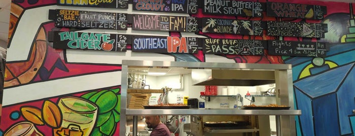 TailGate Brewery Tap Room is one of Lugares favoritos de Dean.