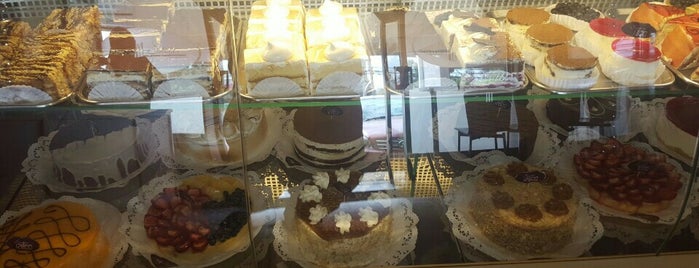 Pasteleria Sacher is one of Locais salvos de Evander.