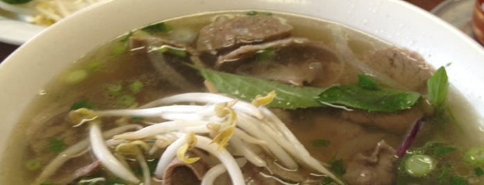 Cafe Pho is one of Lugares favoritos de Travel.