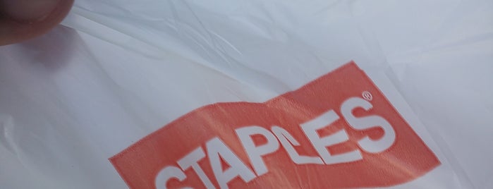 Staples is one of Lugares guardados de Felipe.