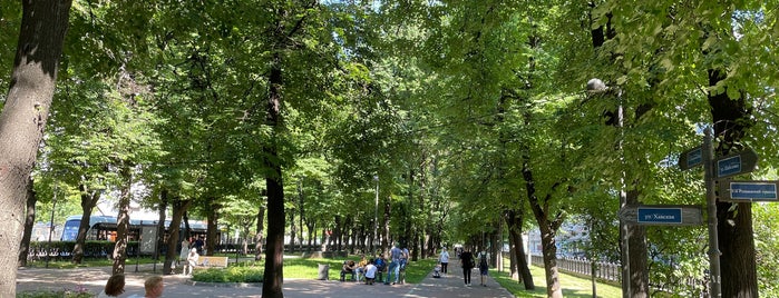 Улица Серпуховский Вал is one of Камер-Коллежский вал.