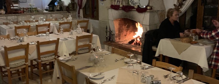 Petradaki restaurant is one of Zypern.