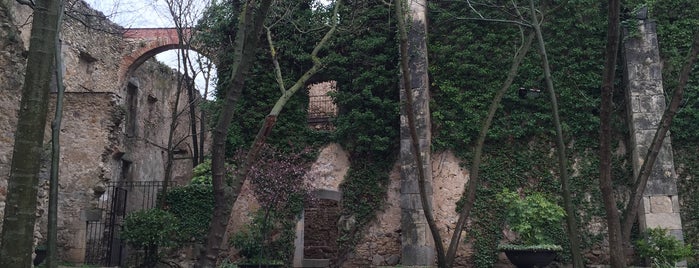 Antiga Caserna dels Alemanys is one of Girona.