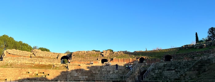 Anfiteatro Romano is one of Lugares visitados.