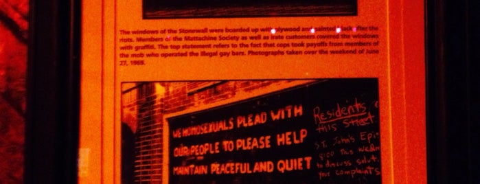 Stonewall Inn is one of Nueva York.