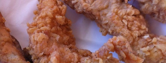 Lee's Famous Recipe Chicken is one of Posti che sono piaciuti a Chad.
