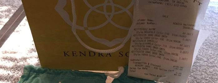 Kendra Scott is one of Terecilleさんのお気に入りスポット.