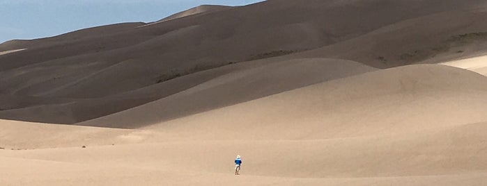 Great Sand Dunes Overlook is one of Lugares favoritos de Carine.