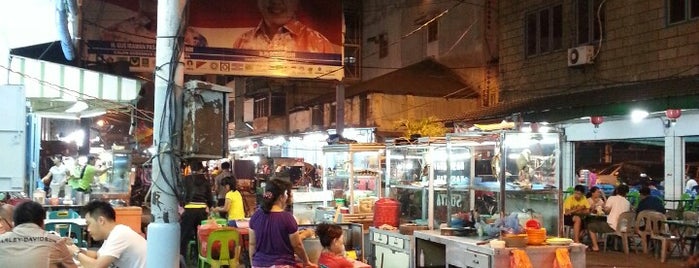 Semarang Food Center (Medan Chinatown) is one of Medan Culinary.