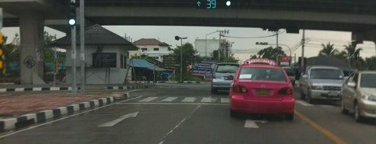 ทางแยกต่างระดับบางแวก-พุทธมณฑล สาย 1 is one of สถานที่ที่บันทึกไว้ของ Pupae.