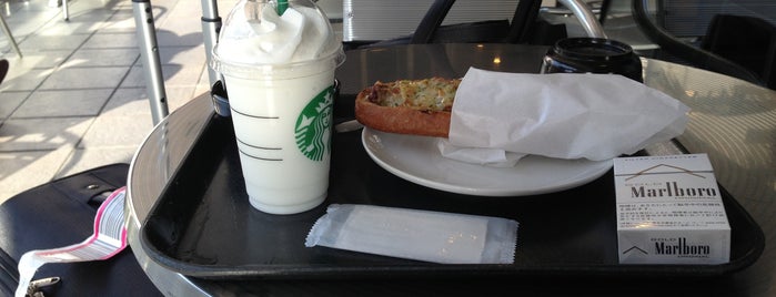 Starbucks is one of okinawa to eat.