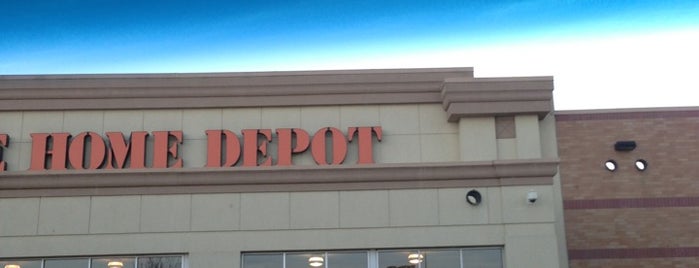 The Home Depot is one of Locais curtidos por Kimberly.