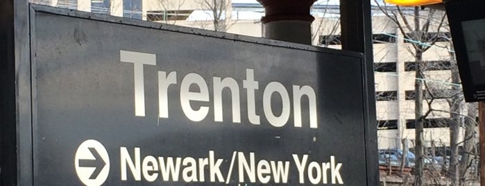 Amtrak Trenton Train Platform is one of Tempat yang Disukai Albert.