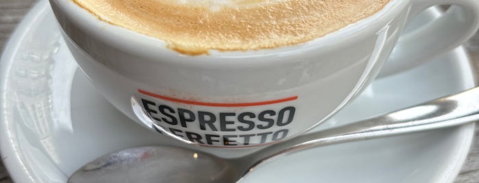 Espresso Perfetto is one of Düsseldorf Best: Coffee, dessert, breakfast.