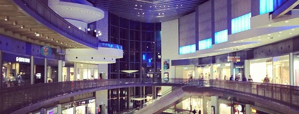 Alameda Shop & Spot is one of Porto.