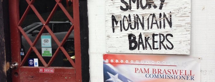 Smoky Mountain Bakers is one of Locais curtidos por Jordan.
