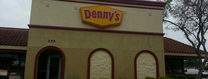 Denny's is one of Lieux qui ont plu à barbee.