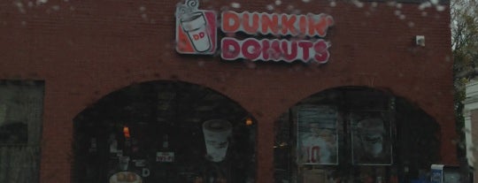 Dunkin' is one of Lieux qui ont plu à Rob.