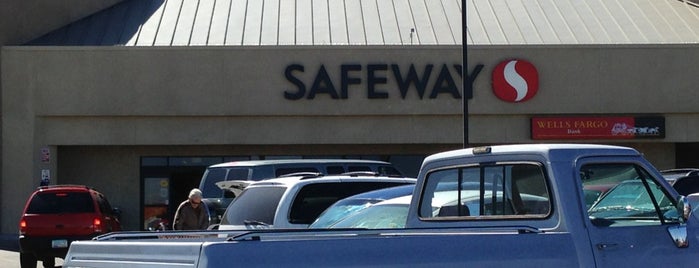 Safeway is one of Locais curtidos por Hannah.