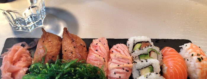 Sushi'N'Roll is one of สถานที่ที่ Mikaela ถูกใจ.