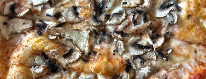 Pizza Il Forno is one of 34-İstanbul Restaurantları.