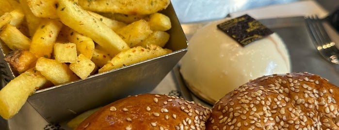 Saltbae Burger is one of ArB : понравившиеся места.