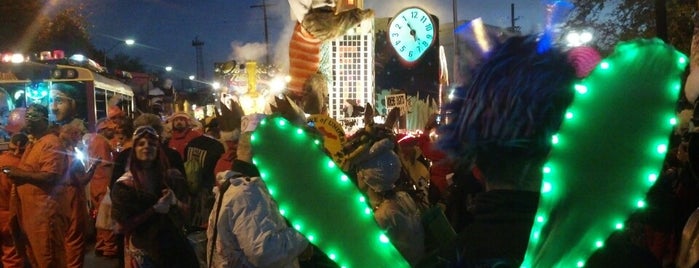 Krewe du Vieux Parade is one of สถานที่ที่ Andrew ถูกใจ.