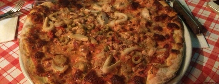 Arka Pizzeria is one of Orte, die Cenk gefallen.