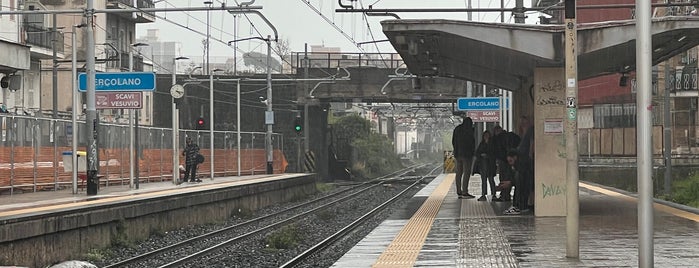Stazione di Ercolano Scavi is one of Roma-Nápoles-Procida.