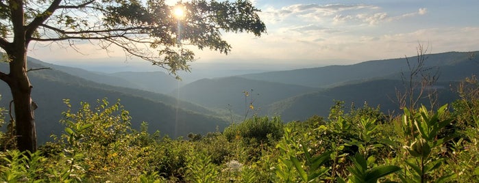 Horsehead Overlook is one of Shenandoah.