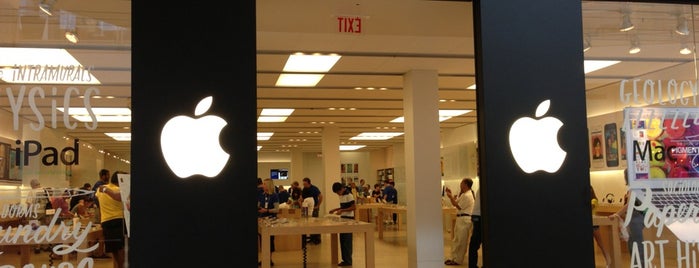 Apple Chandler Fashion Center is one of Jeffさんのお気に入りスポット.