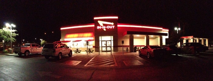 In-N-Out Burger is one of สถานที่ที่บันทึกไว้ของ Lizzie.