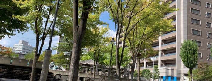 弘前駅前公園 is one of Tempat yang Disukai Gianni.