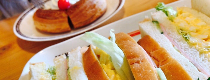 Komeda's Coffee is one of สถานที่ที่ Gianni ถูกใจ.