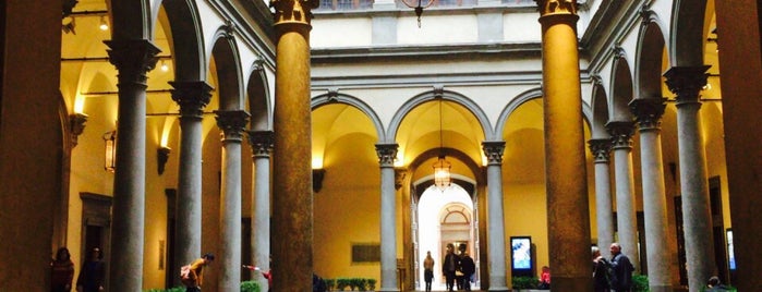 Palazzo Strozzi is one of สถานที่ที่ Gianni ถูกใจ.