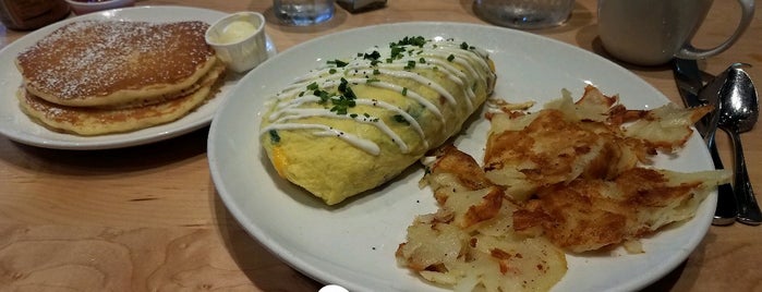 Butters Pancakes & Café is one of Krisさんの保存済みスポット.