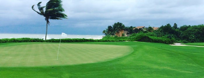El Camaleón Golf Course is one of Tempat yang Disukai César.