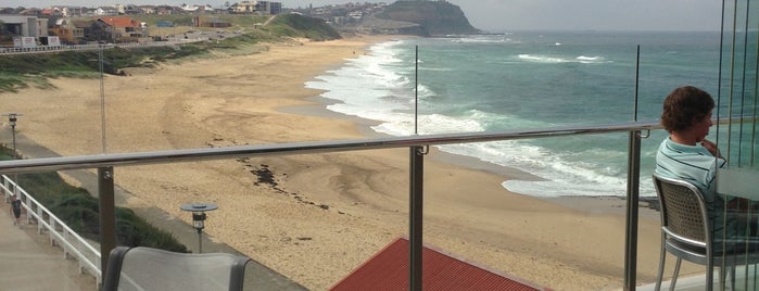 Merewether Surfhouse Restaurant and Bar is one of Hunter.