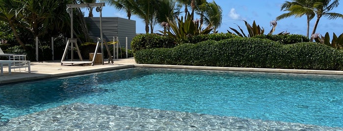 Bahia Beach Pool is one of สถานที่ที่ Emily ถูกใจ.
