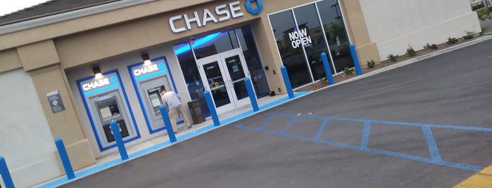 Chase Bank is one of สถานที่ที่ Todd ถูกใจ.