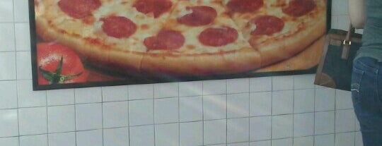 Little Caesars Pizza is one of Locais curtidos por Todd.